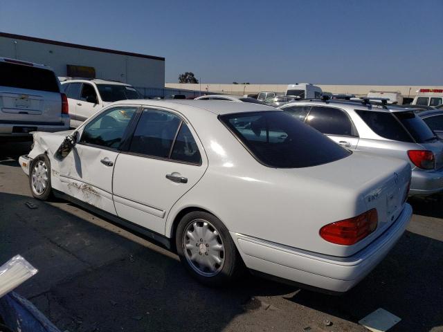 Photo 2 from auction – 1998 MERCEDES-BENZ E 320 with VIN WDBJF65F7WA653817