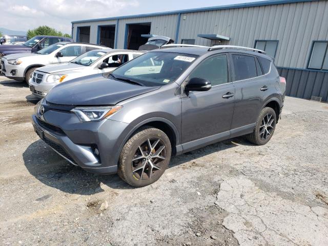TOYOTA RAV4 SE 2017 مع رقم تعريف المركبة JTMJFREV2HD217856 - صورة من المزاد
