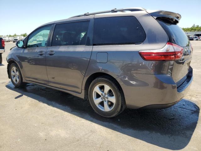 Photo 2 from auction – 2018 TOYOTA SIENNA LE with VIN 5TDKZ3DC5JS940104