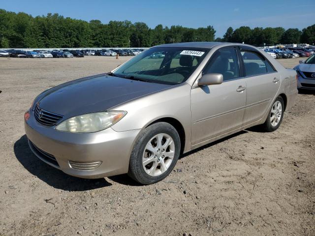 TOYOTA CAMRY LE 2005 with VIN 4T1BF30K75U599825 - Photo from auction