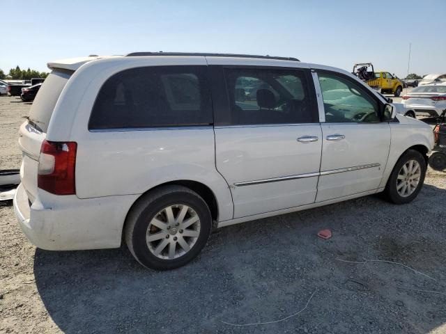 Photo 3 from auction – 2016 CHRYSLER TOWN & COU with VIN 2C4RC1BG9GR133726
