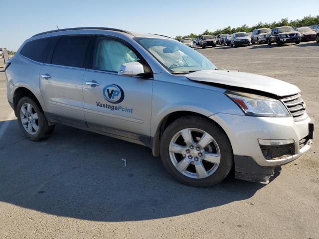 Photo 4 from auction – 2017 CHEVROLET TRAVERSE L with VIN 1GNKRGKD0HJ104573