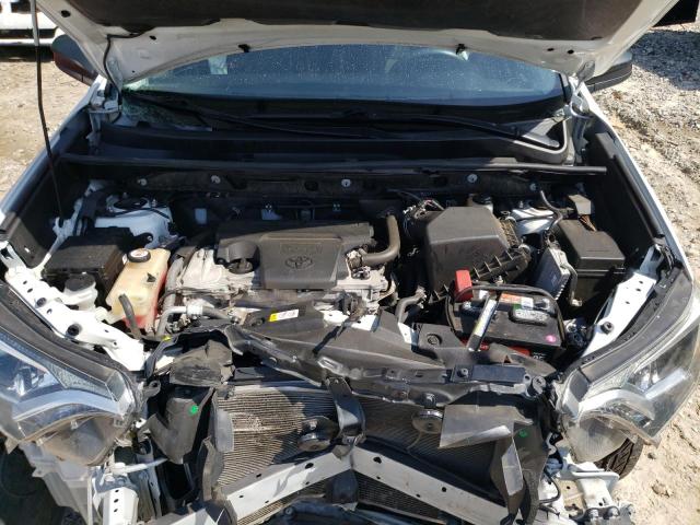 Photo 11 from auction – 2018 TOYOTA RAV4 LE with VIN JTMZFREV7JJ749906