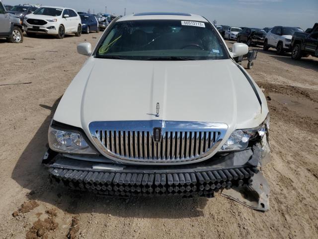 Photo 5 from auction – 2004 LINCOLN TOWN CAR U with VIN 1LNHM83W84Y676544