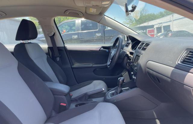 Photo 5 from auction – 2017 VOLKSWAGEN JETTA S with VIN 3VW2B7AJ1HM279824