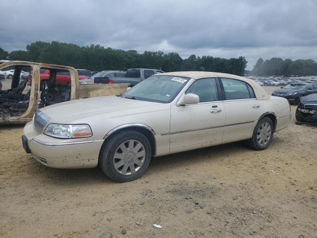 LINCOLN TOWN CAR C 2003 with VIN 1LNHM83W73Y690384 - Photo from auction
