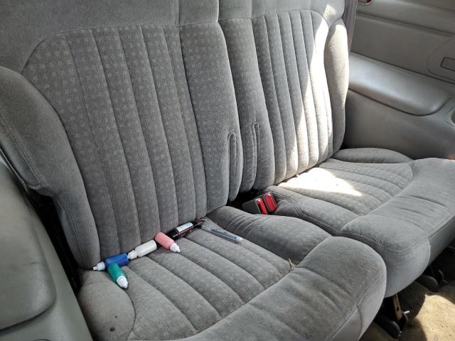 Photo 10 from auction – 2000 CHEVROLET BLAZER with VIN 1GNCS18W5YK282598