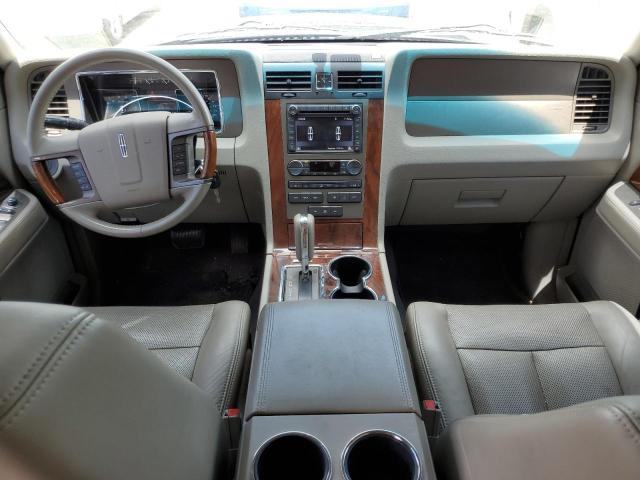 Photo 8 from auction – 2011 LINCOLN NAVIGATOR with VIN 5LMJJ3J52BEJ05473