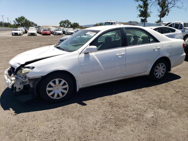 TOYOTA CAMRY LE 2005 with VIN 4T1BE30K95U587646 - Photo from auction