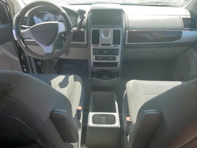 Photo 8 from auction – 2010 CHRYSLER TOWN & COU with VIN 2A4RR5D18AR278935