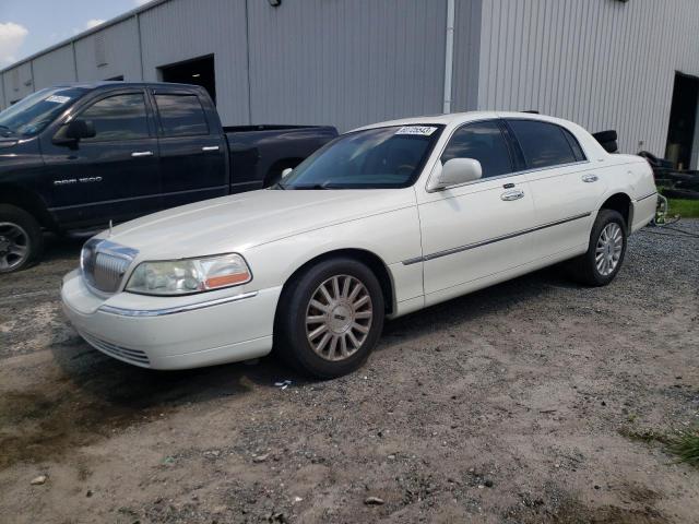 LINCOLN TOWN CAR U 2004 with VIN 1LNHM83WX4Y682247 - Photo from auction