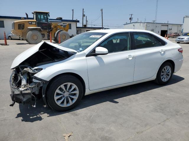 TOYOTA CAMRY LE 2016 مع رقم تعريف المركبة 4T4BF1FK2GR547698 - صورة من المزاد