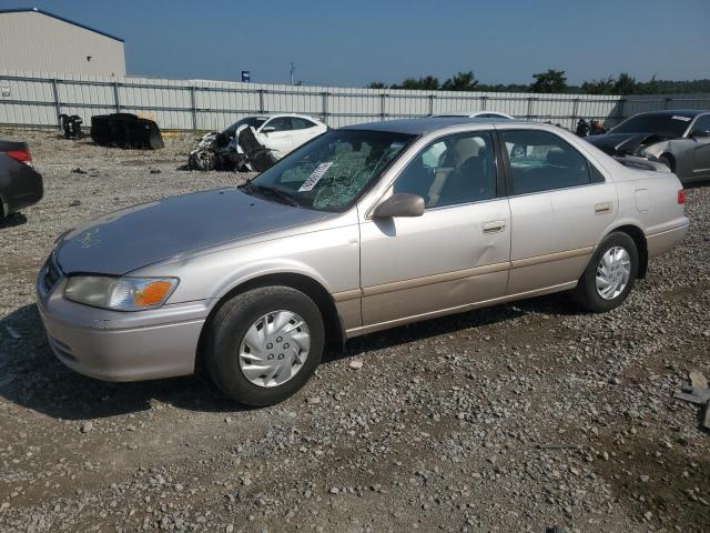 TOYOTA CAMRY CE 2000 with VIN 4T1BG22K1YU697970 - Photo from auction