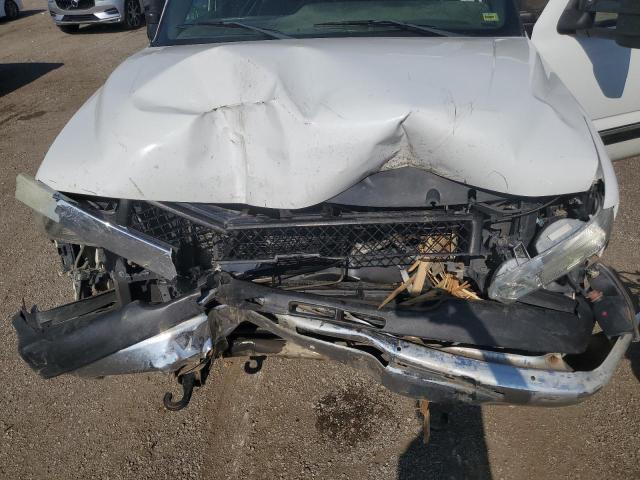 Photo 11 from auction – 2002 CHEVROLET SILVERADO with VIN 1GCHK29U72E280777