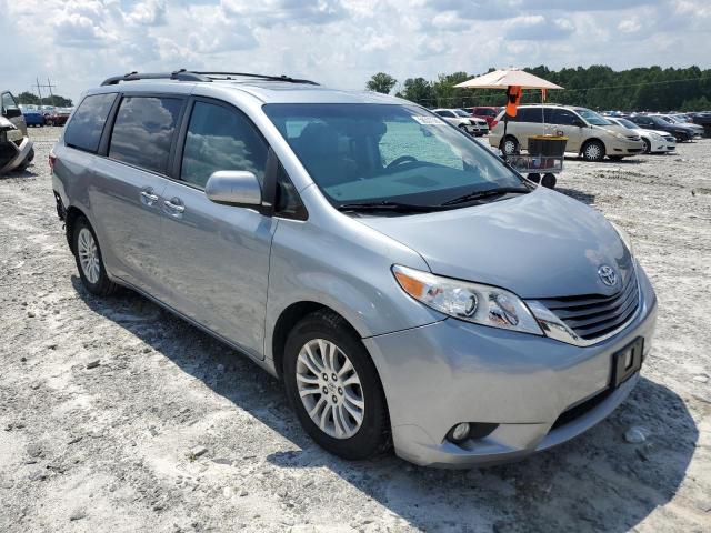 Photo 4 from auction – 2016 TOYOTA SIENNA XLE with VIN 5TDYK3DC0GS744174