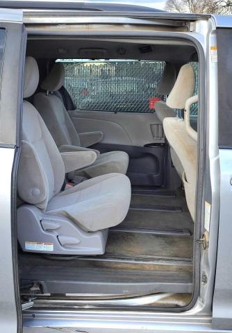 Photo 6 from auction – 2018 TOYOTA SIENNA LE with VIN 5TDJZ3DC4JS201396