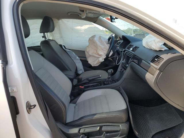 Photo 7 from auction – 2015 VOLKSWAGEN PASSAT SE with VIN 1VWBS7A3XFC012472