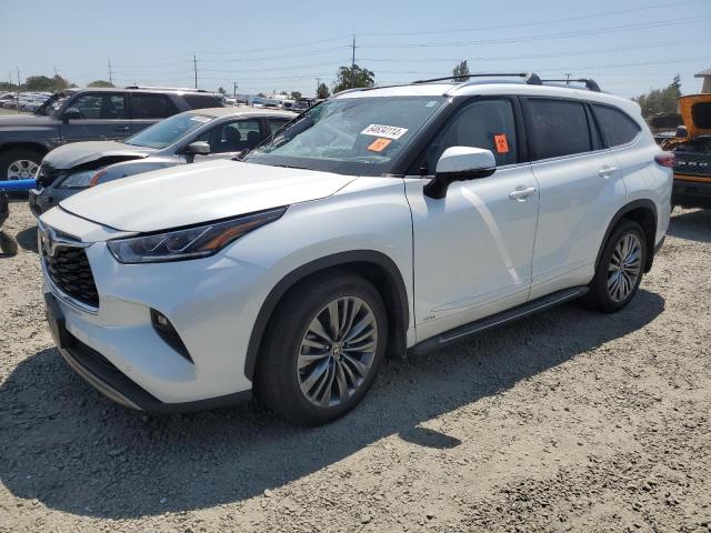 TOYOTA HIGHLANDER 2022 with VIN 5TDEBRCH3NS074295 - Photo from auction