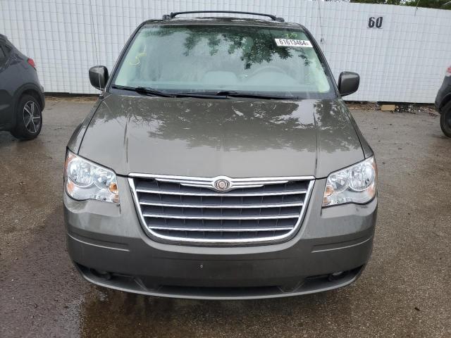 Photo 5 from auction – 2010 CHRYSLER TOWN & COU with VIN 2A4RR5D13AR260536