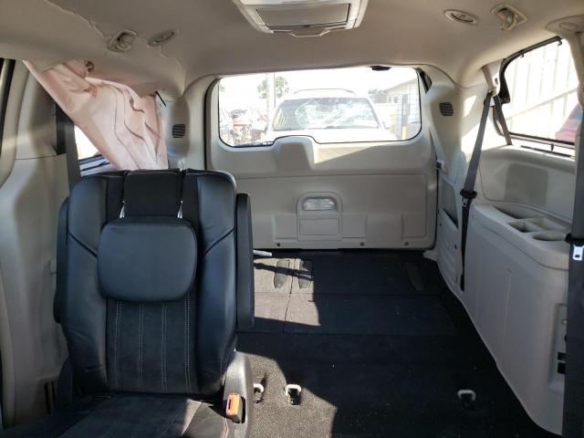 Photo 10 from auction – 2016 CHRYSLER TOWN & COU with VIN 2C4RC1JGXGR112577