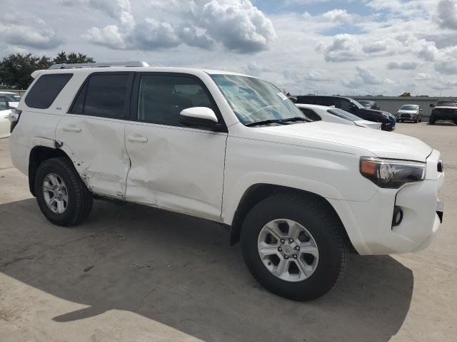 Photo 4 from auction – 2017 TOYOTA 4RUNNER SR with VIN JTEZU5JR7H5158478