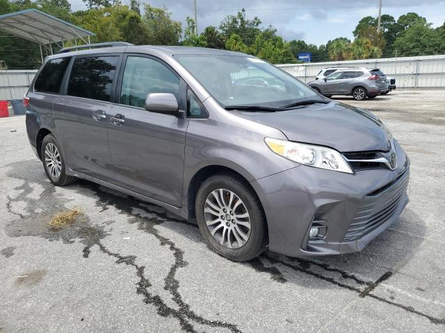 Photo 4 from auction – 2018 TOYOTA SIENNA XLE with VIN 5TDYZ3DC7JS962860