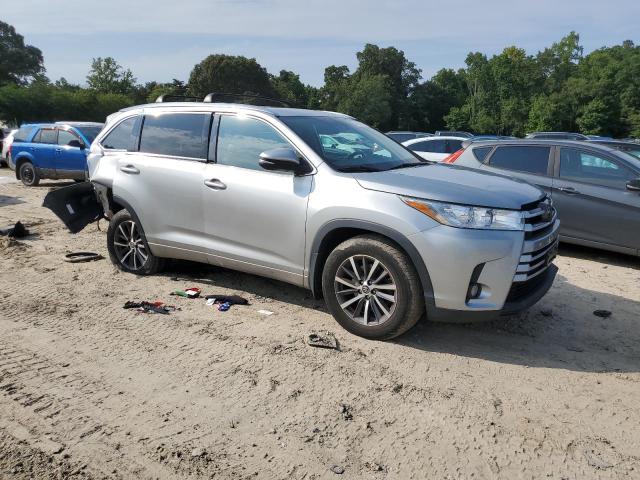 Photo 4 from auction – 2018 TOYOTA HIGHLANDER with VIN 5TDJZRFH9JS543910