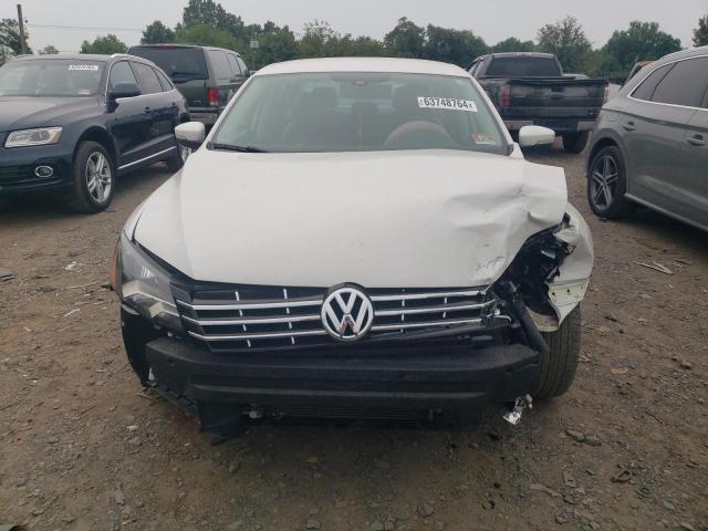 Photo 5 from auction – 2015 VOLKSWAGEN PASSAT S with VIN 1VWAT7A35FC014395