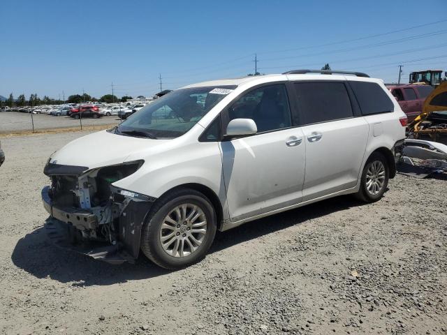 TOYOTA SIENNA XLE 2017 with VIN 5TDYZ3DC8HS800925 - Photo from auction