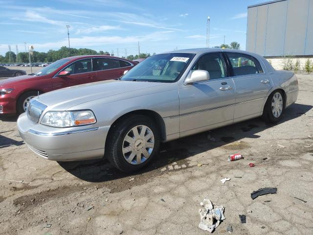 LINCOLN TOWN CAR U 2004 with VIN 1LNHM83W24Y617862 - Photo from auction