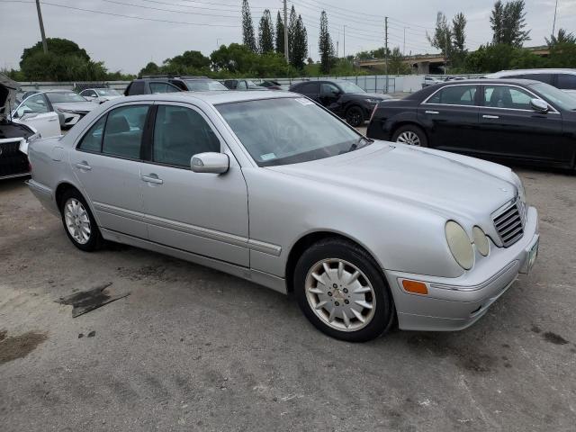 Photo 4 from auction – 2001 MERCEDES-BENZ E 320 with VIN WDBJF65J71B327197