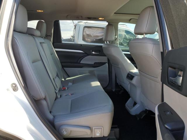 Photo 11 from auction – 2019 TOYOTA HIGHLANDER with VIN 5TDJZRFH9KS579243