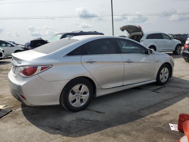 Photo 3 from auction – 2011 HYUNDAI SONATA HYB with VIN KMHEC4A47BA004044