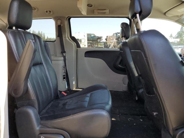 Photo 11 from auction – 2015 CHRYSLER TOWN & COU with VIN 2C4RC1BG5FR645160