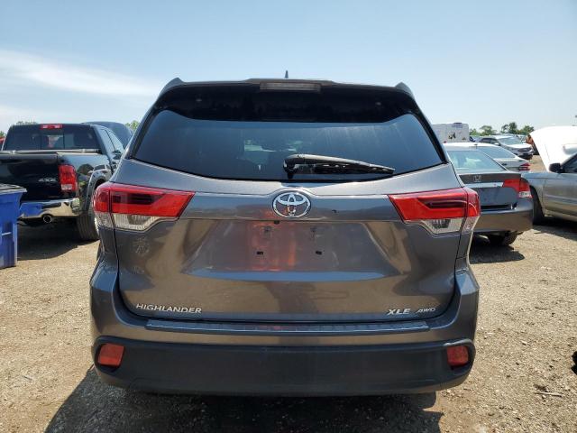 Photo 6 from auction – 2018 TOYOTA HIGHLANDER with VIN 5TDJZRFH9JS870422