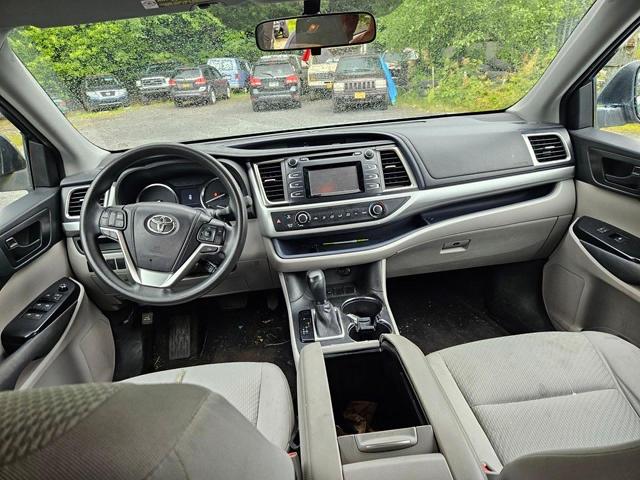 Zdjęcie 8 z aukcji – 2014 TOYOTA HIGHLANDER z VIN 5TDZKRFH3ES012327
