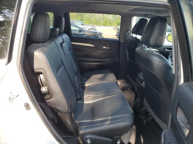Photo 11 from auction – 2018 TOYOTA HIGHLANDER with VIN 5TDJZRFH3JS902510