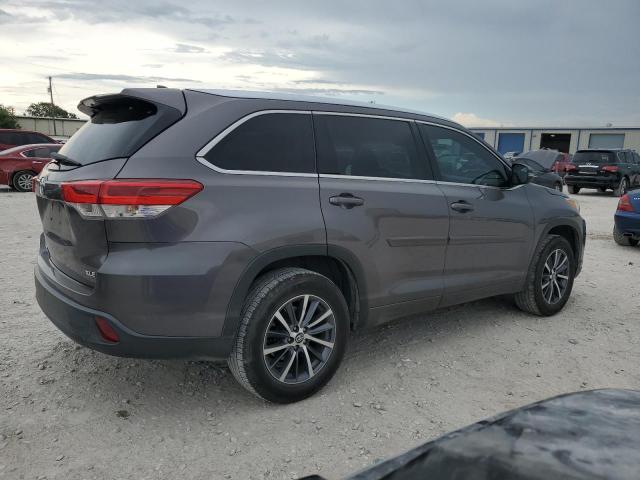 Photo 3 from auction – 2017 TOYOTA HIGHLANDER with VIN 5TDKZRFH3HS197044