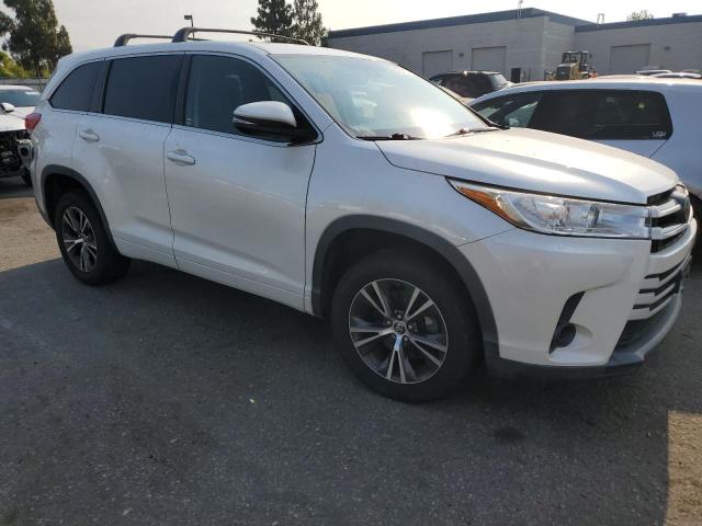 Photo 4 from auction – 2017 TOYOTA HIGHLANDER with VIN 5TDZZRFH0HS200061