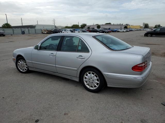 Photo 2 from auction – 2001 MERCEDES-BENZ E 320 with VIN WDBJF65J71B327197