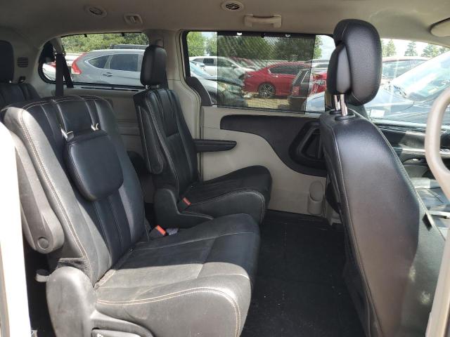 Photo 11 from auction – 2015 CHRYSLER TOWN & COU with VIN 2C4RC1BG3FR726609