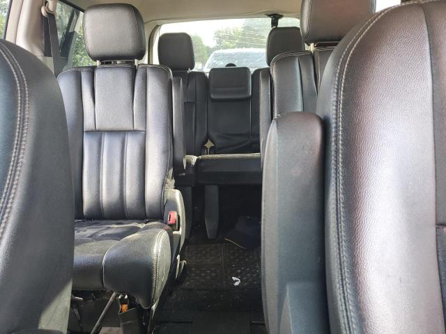 Photo 10 from auction – 2016 CHRYSLER TOWN & COU with VIN 2C4RC1BG3GR281497