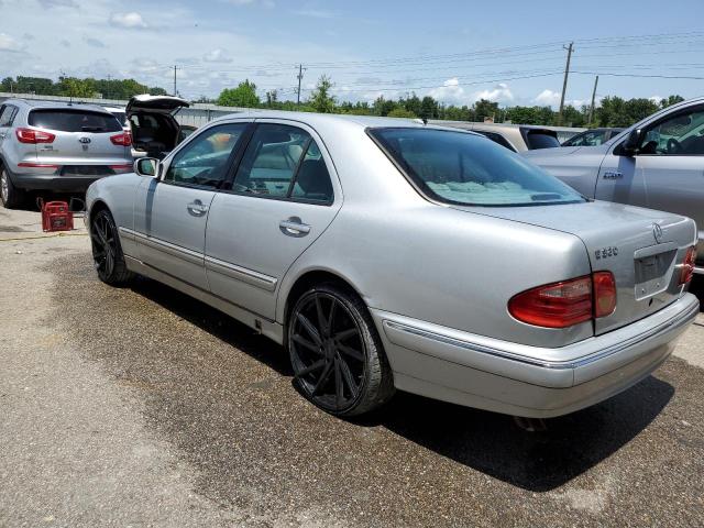 Photo 2 from auction – 2000 MERCEDES-BENZ E 320 4MAT with VIN WDBJF82J8YX038309