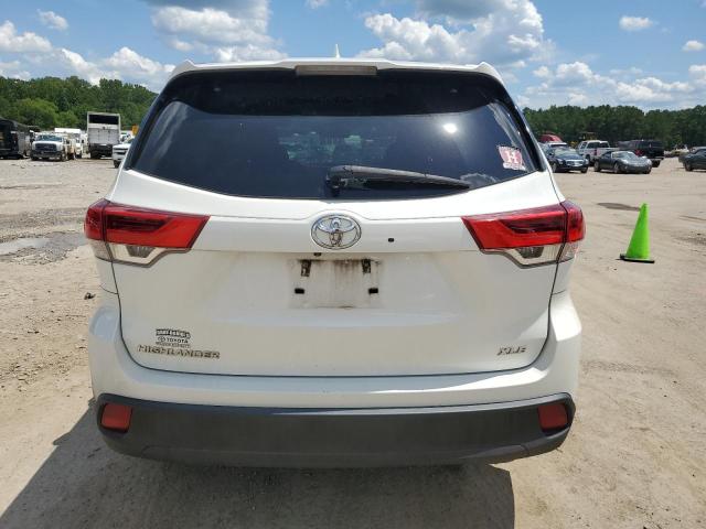 Photo 6 from auction – 2018 TOYOTA HIGHLANDER with VIN 5TDKZRFH0JS536588