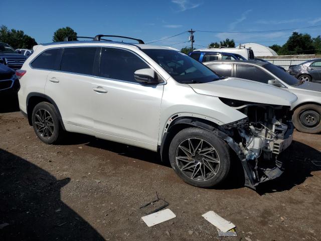 Photo 4 from auction – 2015 TOYOTA HIGHLANDER with VIN 5TDDKRFH9FS187029