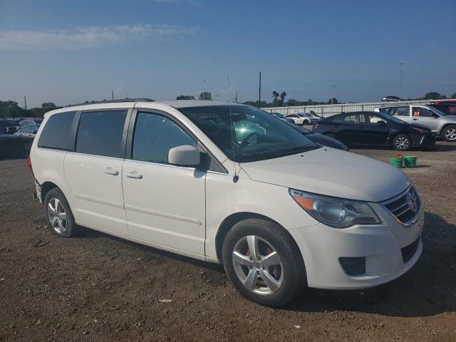 Photo 4 from auction – 2011 VOLKSWAGEN ROUTAN with VIN 2V4RW3DG7BR717184