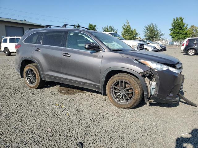 Photo 4 from auction – 2018 TOYOTA HIGHLANDER with VIN 5TDJZRFH6JS529964