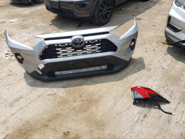 Photo 13 from auction – 2019 TOYOTA RAV4 XLE with VIN JTMP1RFV9KD015109