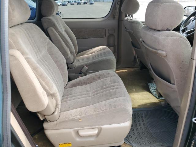 Photo 11 from auction – 2002 TOYOTA SIENNA with VIN 4T3ZF13C52U496378