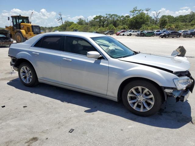 Photo 4 from auction – 2019 CHRYSLER 300 TOURIN with VIN 2C3CCAAG9KH654682